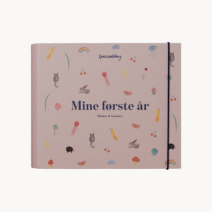 gaveæske med 'mine første år' album